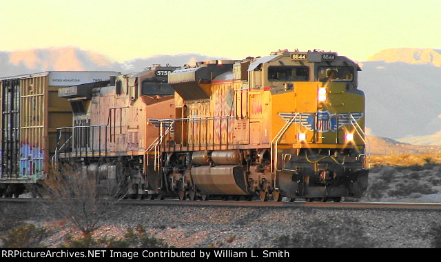 EB Manifest Frt at Erie NV W-MdTrnSlv-Pshr -1